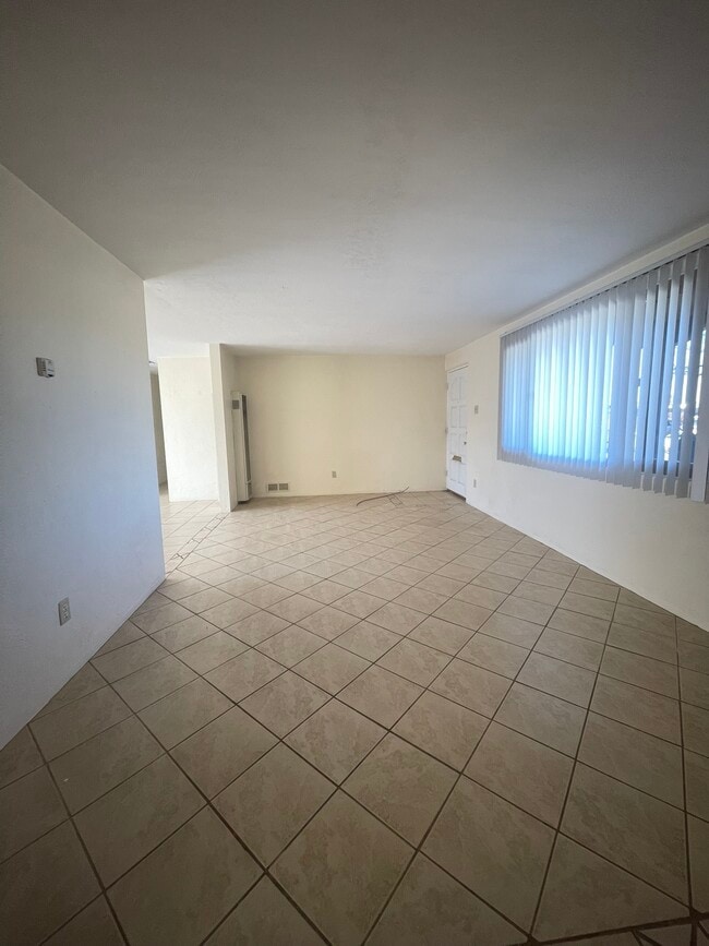 Building Photo - 3112 Colorado St NE