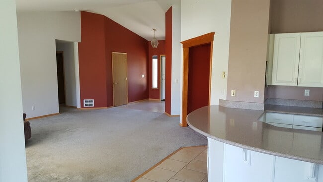 Building Photo - 2+ bed, 2 bath home in Sun Meadows, Sequim