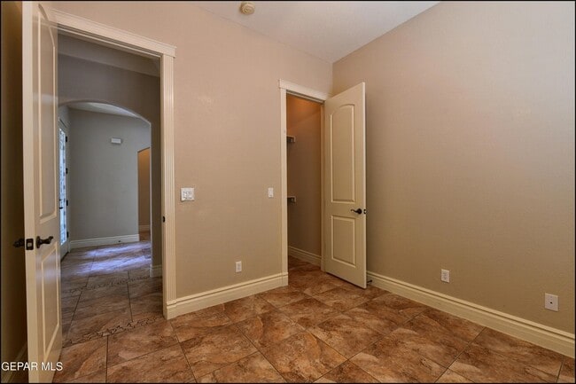 Building Photo - 7379 Black Mesa Dr
