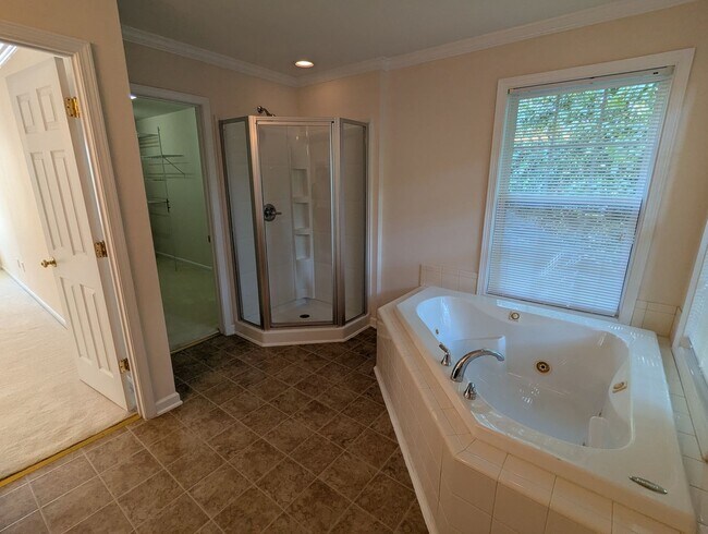 Building Photo - Spacious 4-Bedroom, 3-Bath Home in Parkside!