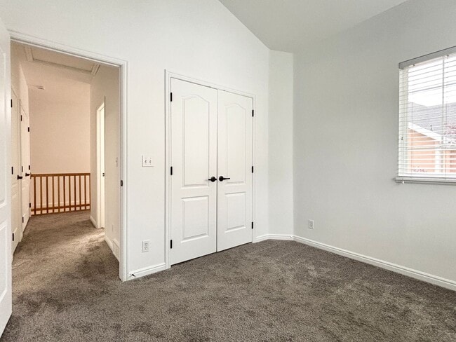 Building Photo - Beautiful Draper Townhome at Bella Monte!