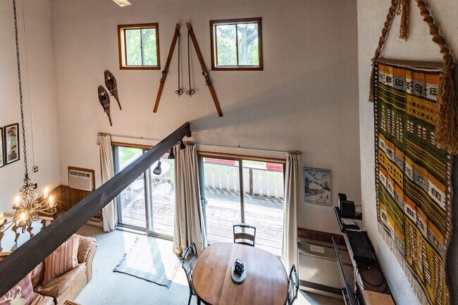 Building Photo - 18 Bunker Ln