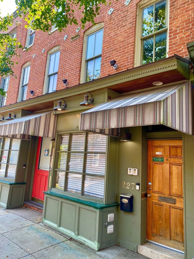 Primary Photo - Apartment in Historic Mt Vernon Building