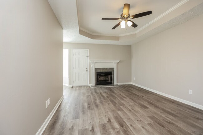 Building Photo - 3-Bedroom Home with Deck in La Vergne