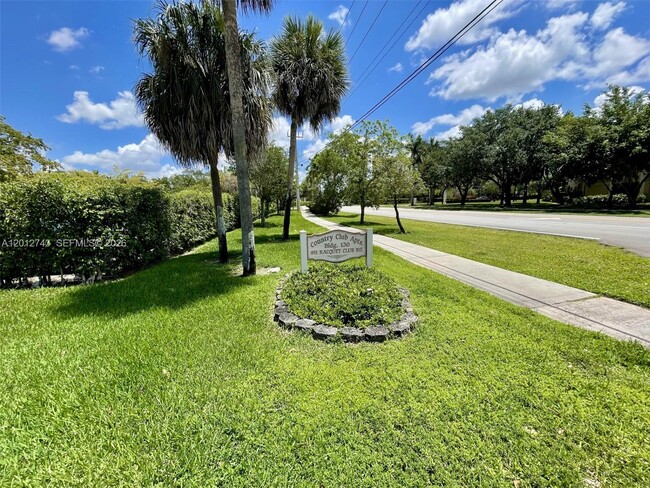Building Photo - 491 Racquet Club Rd