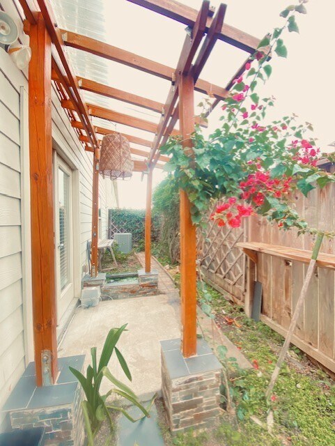 Building Photo - 3729 Main Poplar Dr