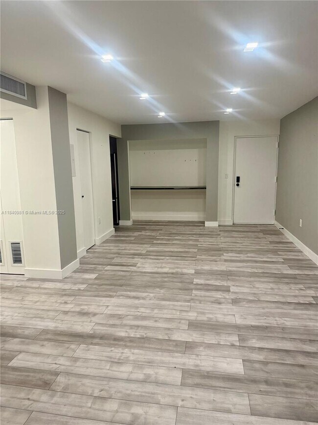 Building Photo - 13850 SW 62nd St