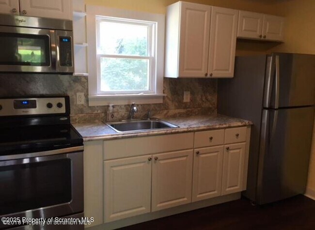 Building Photo - 410 Lane Hill Rd