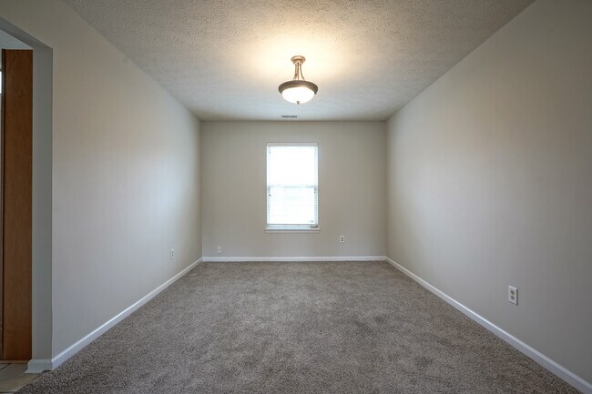 Building Photo - 14931 Silver Thorne Way
