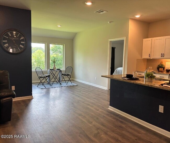 Building Photo - 205 Acadian Lk Dr