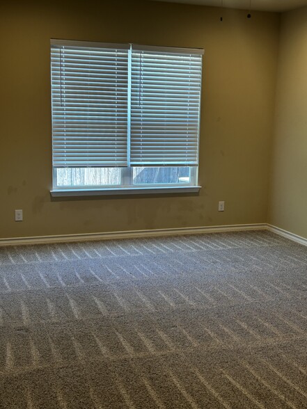 Building Photo - 220 E Byrd Blvd