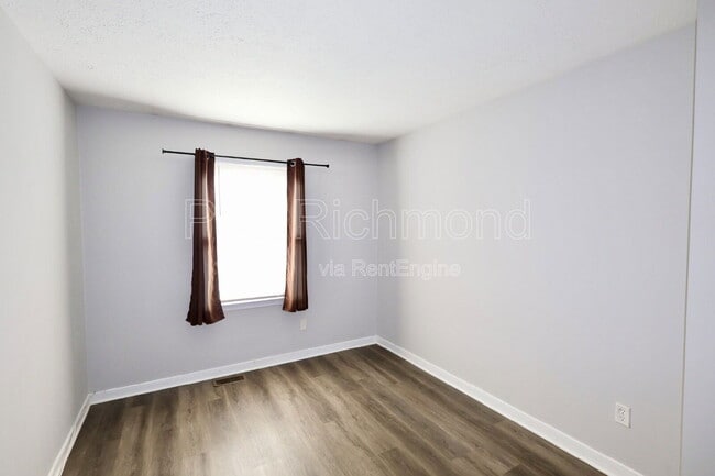 Building Photo - 1507 Lakeview Ave