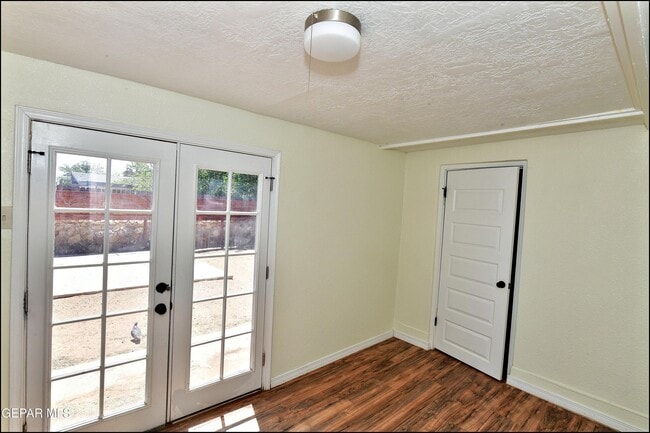 Building Photo - 10324 Newport Dr