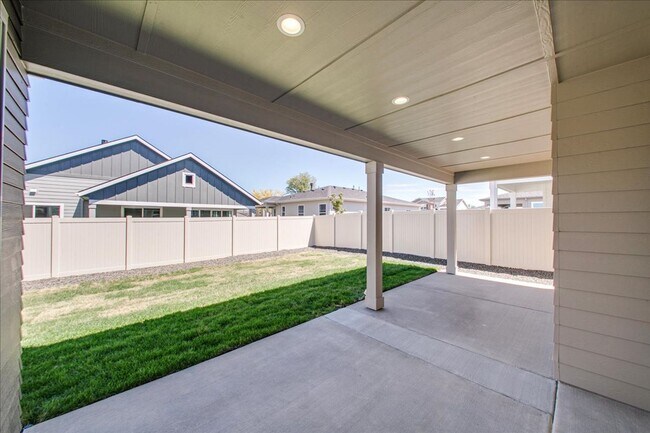 Building Photo - Stylish New Star Home with Resort-Style Perks