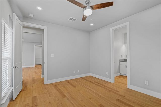 Building Photo - 5016 Villas Dr