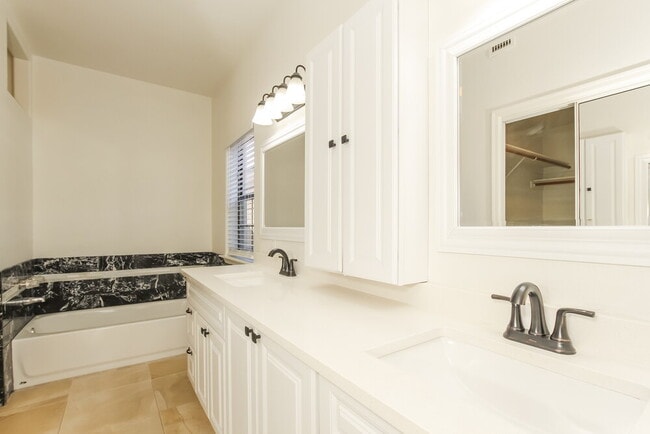 Building Photo - 18039 N 12th Pl