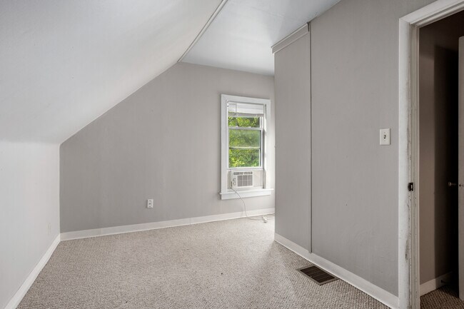 Building Photo - 1303 Waugoo Ave