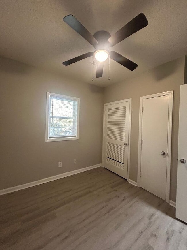 Building Photo - Fully Renovated Apartment Duplex Located in the Heart of Edgewood - 2227B