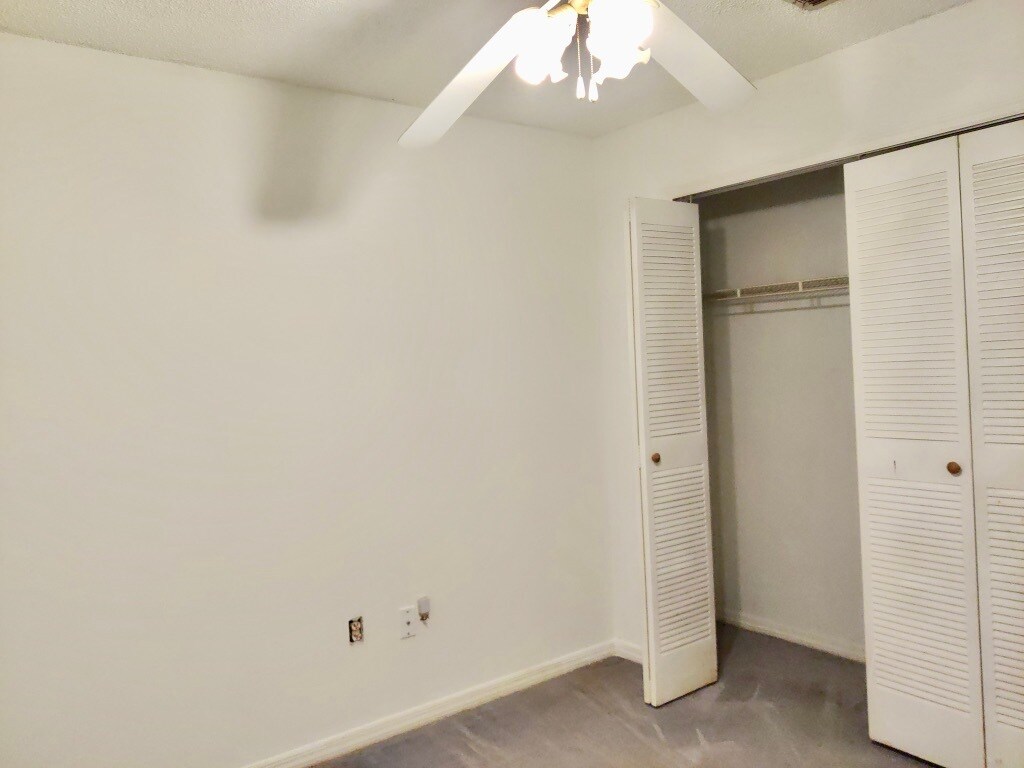 Building Photo - 1371 Melshire Ave