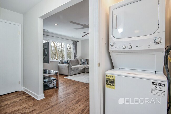 Building Photo - 200 Alpine Pl
