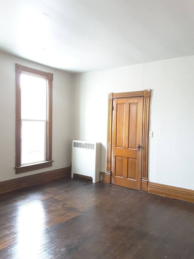 Primary Photo - 410 E Madison St