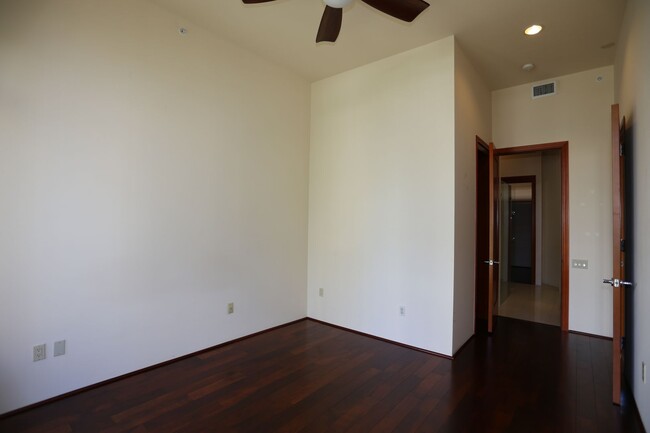 Building Photo - Loft at Waikiki - 2 Bdrm/2 Bath/2 Prkg - $...