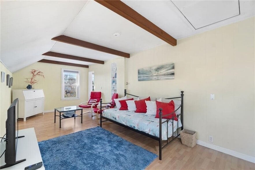 Building Photo - 15 Cedar Ave