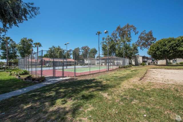 Building Photo - Charming 2-Bedroom, 1.75-Bathroom Unit with Garage, Patio & Community Amenities!
