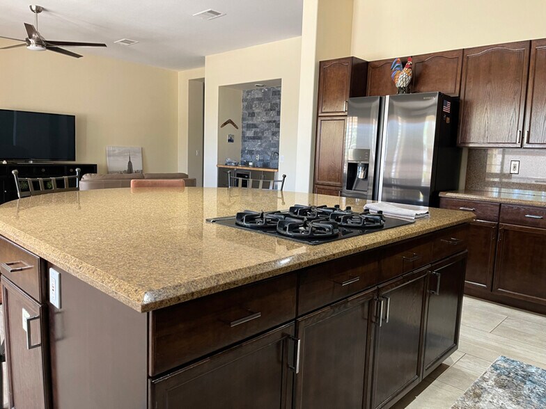 Building Photo - 9499 Castillana Ct