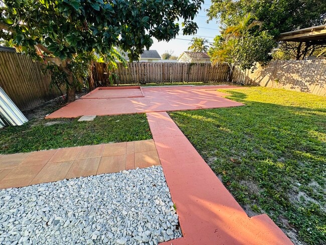 Building Photo - 1659 Magnolia Ln