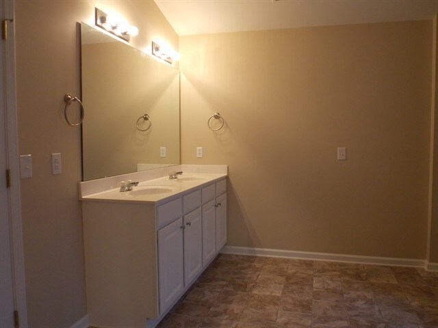 Building Photo - 4 Plum Orchard Ct