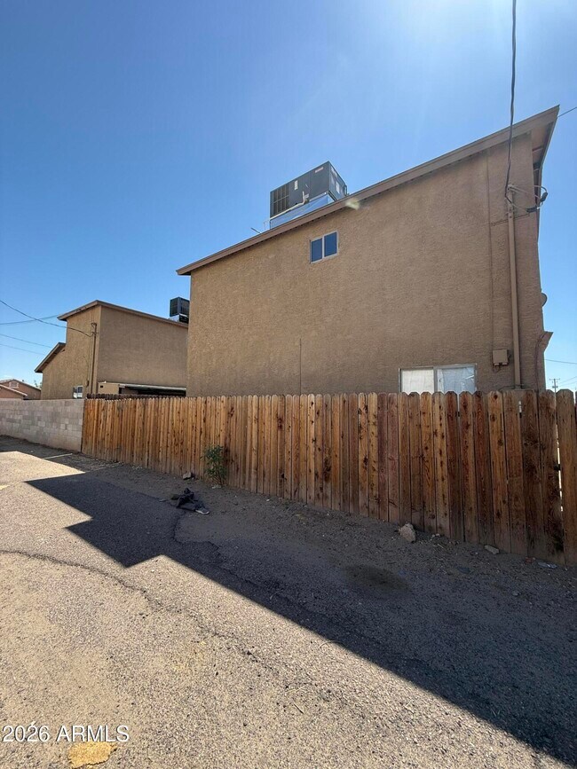 Building Photo - 1212 S 11th Ave