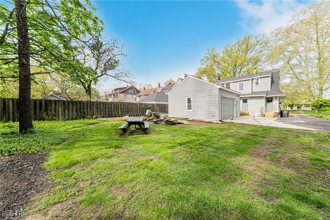 Building Photo - 1465 W Clifton Blvd