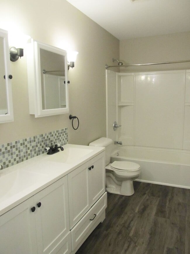 Building Photo - Beautiful 4 bedroom, 3.5 Bath Home