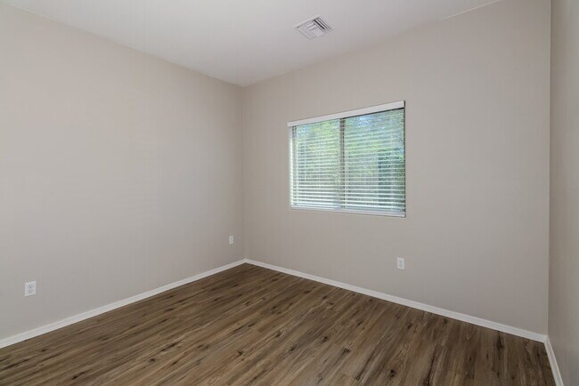 Building Photo - 4149 E Coolbrooke Dr