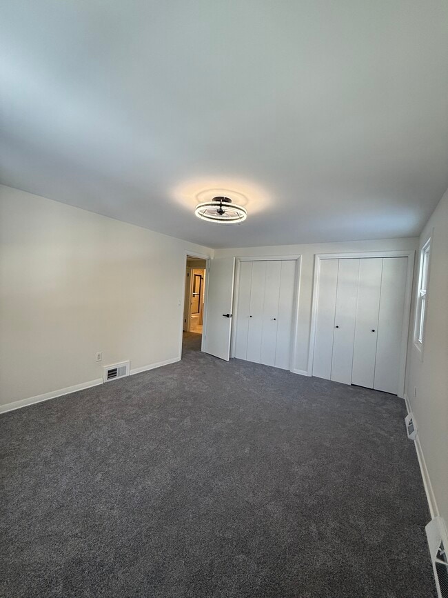 Building Photo - 4300 Fairfield Dr