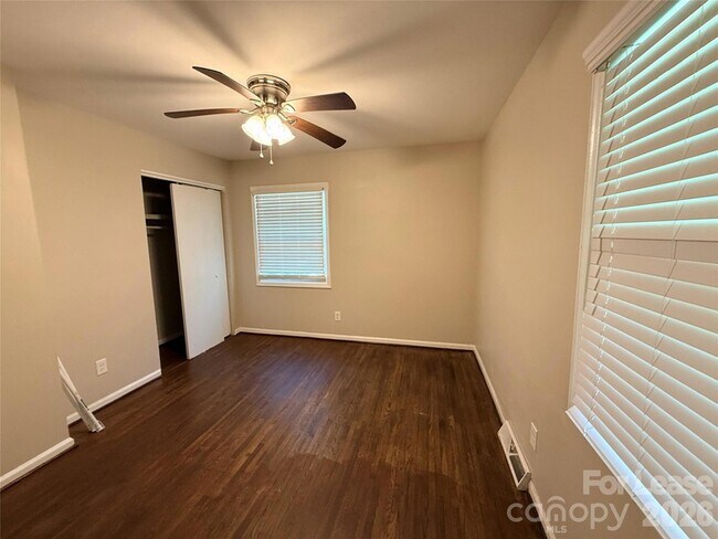 Building Photo - 1120 Claremont Rd