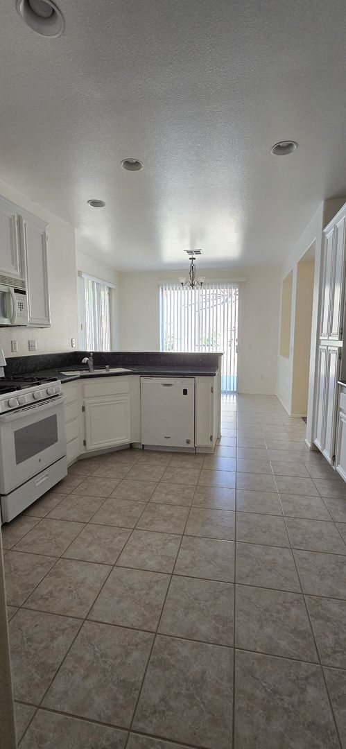 Building Photo - Chapman Heights Home