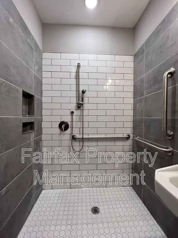 Building Photo - 518 Boone St