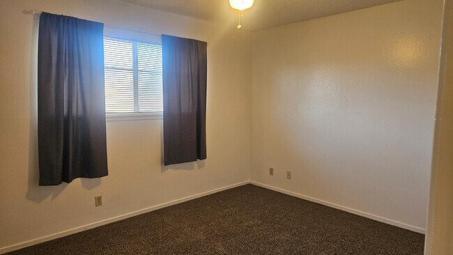 Building Photo - 956 W Antonio Dr