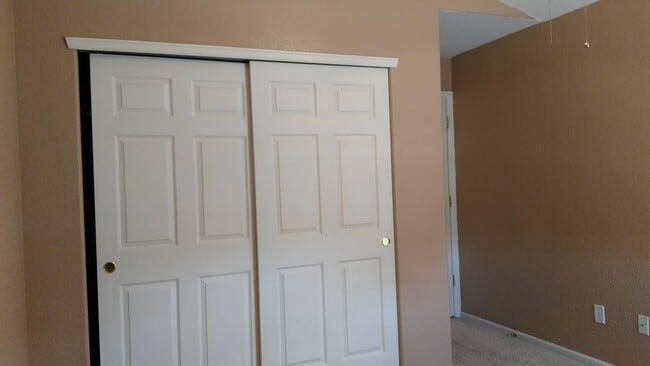 Building Photo - Nice 2 Story Townhome with Attached Garage...