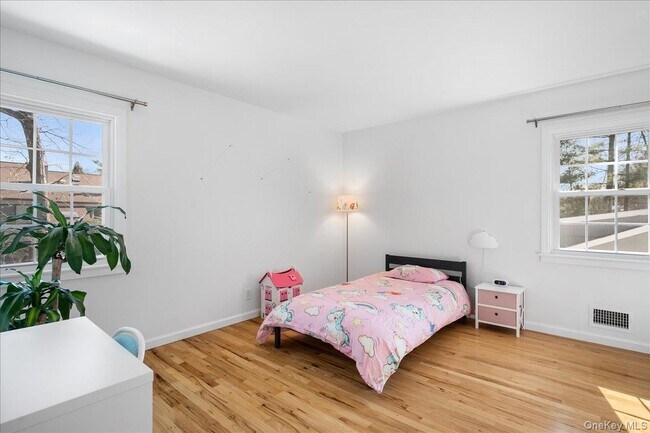 Building Photo - 19 Sherwood Dr