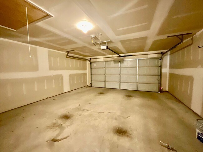 Building Photo - 4401 Olympic Dr