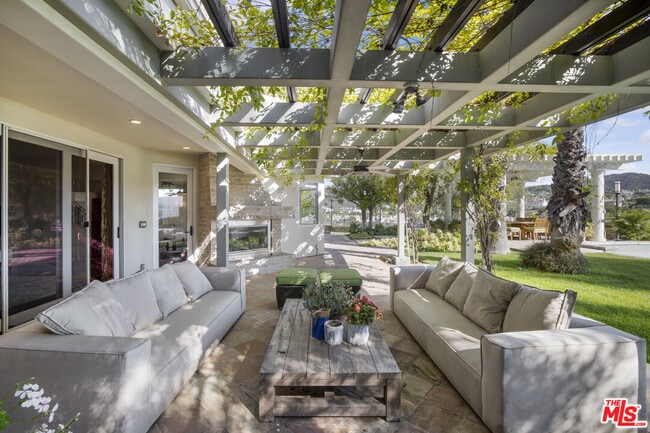 Building Photo - 4001 Clarinda Dr