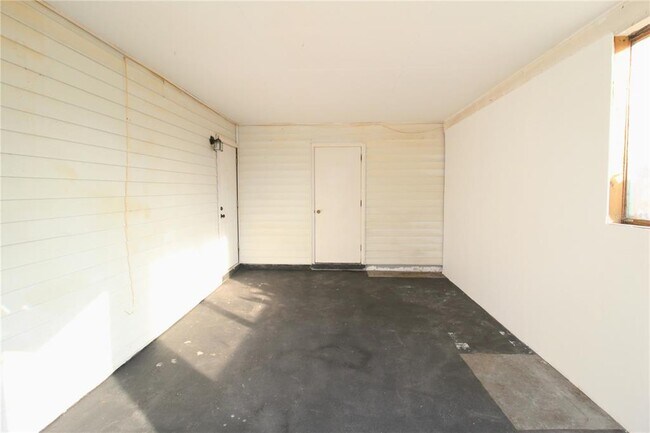 Building Photo - 2618 38th Ave W