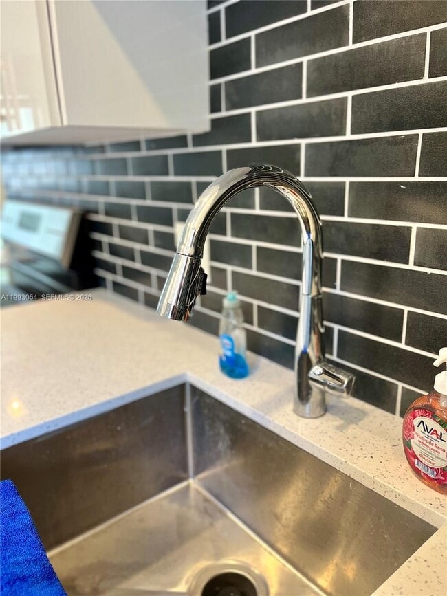 Building Photo - 200 Frow Ave