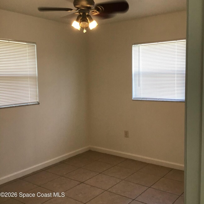 Building Photo - 2360 Warwick Rd