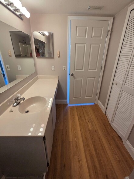 Master bath - 232 Pebble Beach Blvd