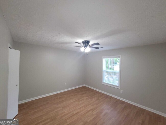 Building Photo - 235 Winona Dr