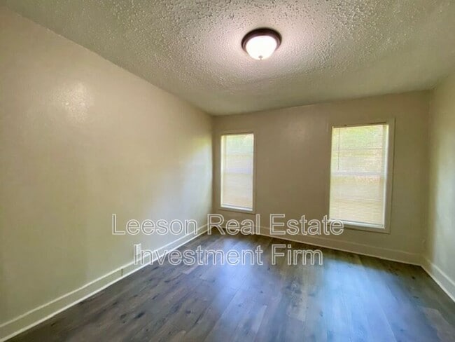 Building Photo - 158 W 80th St